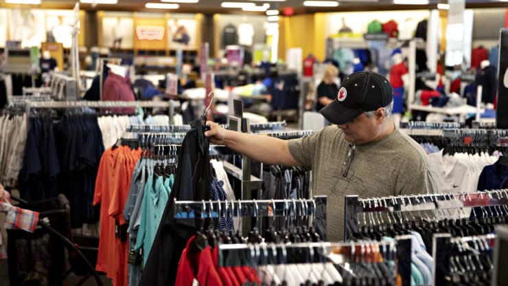 Retail sales expected to climb between 3.5% and 4.1% in 2020, unless coronavirus derails growth, trade group says